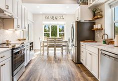 其他 5 Modern cottage with covered deck, grill & fireplace - walk to beach/bars/dining