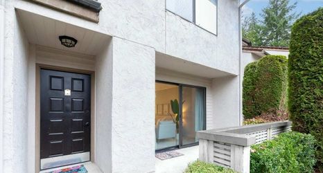 อื่นๆ 2 Stylish Townhouse with Patio and Electric Fireplace - Chic Modern Oasis