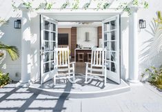 Others 5 Luxurious Outdoor Hot Tub and Elegant Furnishings - Charming Escape