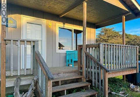 Others Dog-friendly cottage w/ beach access & ocean view from living room