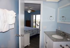Others 3 Charming Condo Suite and Heated Pool - Inviting Coastal Haven