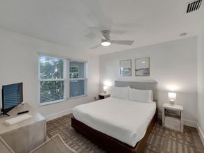 Lainnya 4 Designer Furnishings and Seasonal Pool Heating - Elegant Oasis