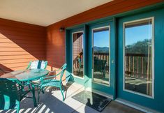 Others 2 Spacious Condo with Community Pool - Stunning Mountain Oasis