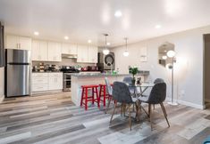 其他 7 Dedicated Parking and Modern Amenities - Stylish Family Retreat