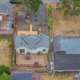 Hotel Exterior 1 Cozy Cottage with Deck and Fireplace - Charming Coastal Escape, Seaside Visitors Bureau Hotels