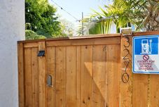 기타 Luxurious Amenities and Private Deck - Stylish Retreat