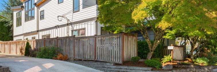 Lainnya Bright Living Space and Private Yard - Charming Modern Retreat