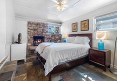 Others 7 Private Backyard and Spacious Living Area - Stunning Coastal Escape