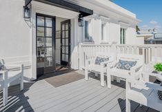 Others 7 Luxurious Outdoor Hot Tub and Elegant Furnishings - Charming Escape