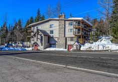 Others 2 Scenic Deck and Geothermal Pool Access - Charming Getaway