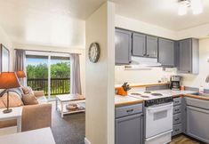 其他 6 Ocean View and Cozy Deck - Charming Coastal Getaway