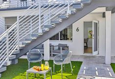 Others 6 Cozy Retreat with Hot Tubs and Grilling Area - Charming Beach Haven