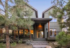 Others 6 Expansive Deck and Community Hot Tub and Pool - Elegant and Bright