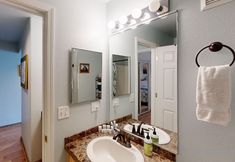 Others 6 Historic Taft District condo with dazzling bay views, fireplace & washer/dryer