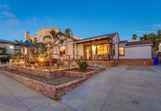 Others 3 Bay Views with Fire Pit and Backyard - Stunning Coastal Retreat