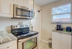 Others 2 Serene Oasis - Spa, Parking, Wifi, Heated Pool, Courtyard