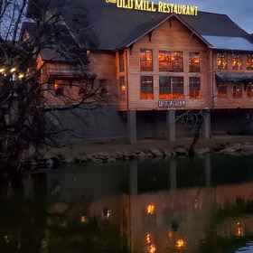 Hotel Exterior 1 Spacious Layout and Seasonal Pool Access - Affordable Cozy Retreat, Hotel Pigeon Forge