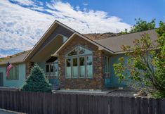 Others 3 Spacious Chef's Kitchen and Hot Tub - Beautiful Family Haven