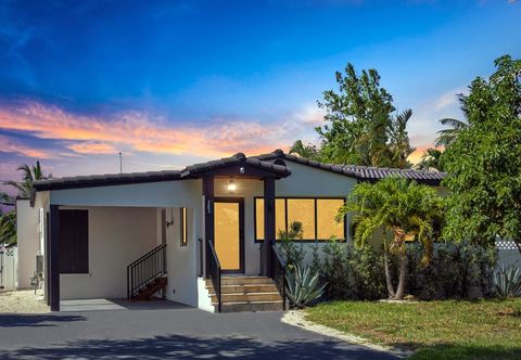 Others Pool and Stunning Water Views - Charming Waterfront Escape