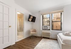 Lain-lain 6 Comfortable Studio with Shared Living Area - Stylish Urban Retreat