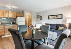 อื่นๆ 5 Modern Comfort with Cozy Patios and Scenic Views - Stylish Getaway