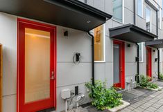 Others 2 Scenic Rooftop Patio, Smart TV, Air Conditioning - Stylish Oasis