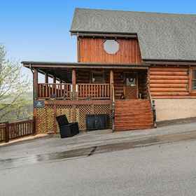 Hotel Exterior1Mountain view cabin with private hot tub, game room, fireplace & resort pool,哈特菲尔德和麦考伊晚餐秀飯店