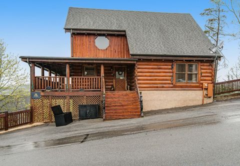 Lainnya Mountain view cabin with private hot tub, game room, fireplace & resort pool