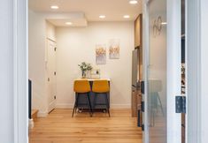 Others 6 Rooftop Deck and Modern Amenities - Charming Townhouse Haven