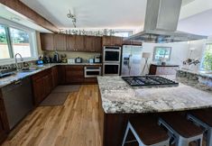 其他 2 Charming Garden Retreat with Modern Design - Inviting and Tranquil