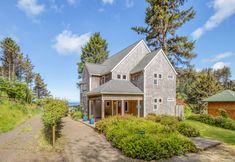 Others 2 Spectacular Ocean Views and Game Room - Charming Beach Retreat