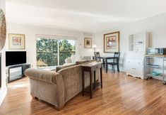 Others 5 Balcony Overlooking Deschutes River and Heated Pool - Charming Condo