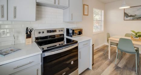 อื่นๆ 2 Hot Tub and Soothing Backyard Garden - Stylish Oasis