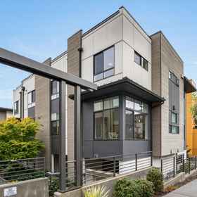 Hotel Exterior 1 Prime Location Near Seattle Center and Attractions - Charming Townhome, โรงแรม & ที่พัก Market Theater Gum Wall