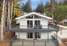 Lain-lain 2 Stunning Lake Views and Outdoor Adventure - Charming Retreat