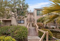 Others 2 Coastal Escape with Premium Furnishings - Exquisite Blufftop Haven