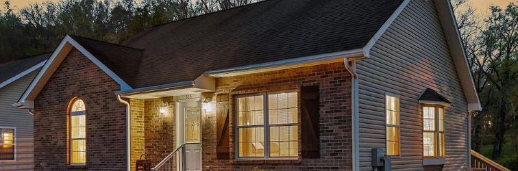Others Hot Tub and Screened-In Porch by the Creek - Charming Cozy Escape