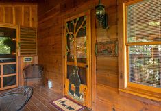 อื่นๆ 4 Luxury Log Cabin with Hot Tub and Game Room - Charming Getaway