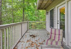 其他 7 Free Tickets to Local Attractions and Community Pool - Charming Cozy Cabin