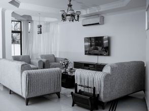 其他 4 Spacious Apartment in Dar es Salaam with City, Ocean, and Pool Views