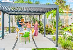 其他 2 Waterfront Tranquility and Heated Pool - Serene Midcentury Retreat