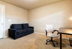 อื่นๆ 6 Private Balcony and EV Charger Included - Charming Craftsman Oasis