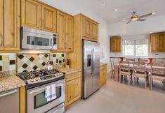 Khác 6 Ocean View Balcony and Stylish Living Space - Charming Coastal Oasis