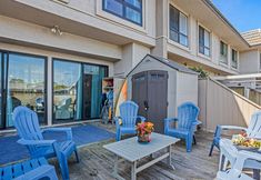 อื่นๆ 3 Charming Coastal Retreat with Private Patio - Stylish Family Haven