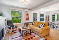 其他 4 Gorgeous Outdoor Deck and Modern Amenities - Cozy Craftsman