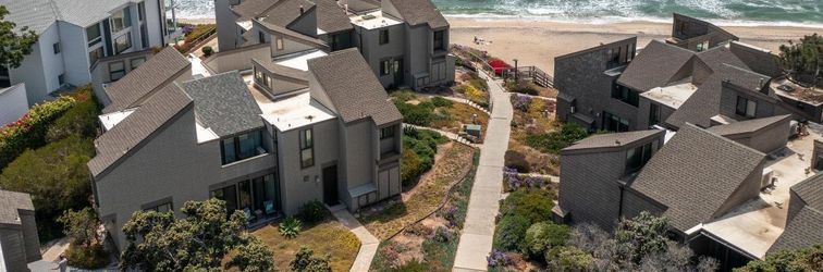 其他 Private Ocean-View Balcony and Pool Access - Enchanting Coastal Retreat