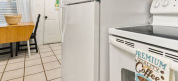 其他 6 Fire-Pit and Shared Seating Near the Beach - Cozy Coastal Retreat