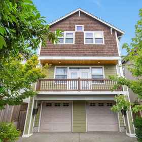 Hotel Exterior 1 Sunroom, Rooftop Patio and Spacious Design - Stylish Urban Retreat, Seattle Public Library Hotels