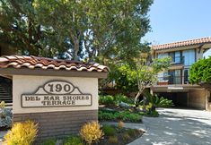 Others 2 Ocean View and Direct Beach Access - Bright Coastal Haven