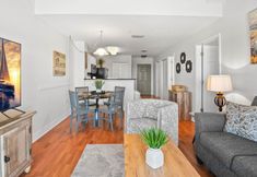 Others 5 Marina Views and Heated Swimming Pool - Stylish Coastal Escape